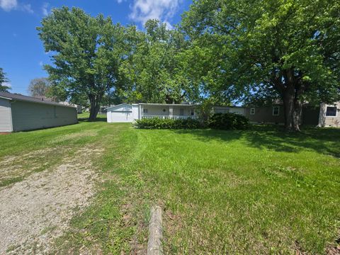Photo of 498 Lexington Avenue, Newark, OH 43055 (MLS # 226015310)