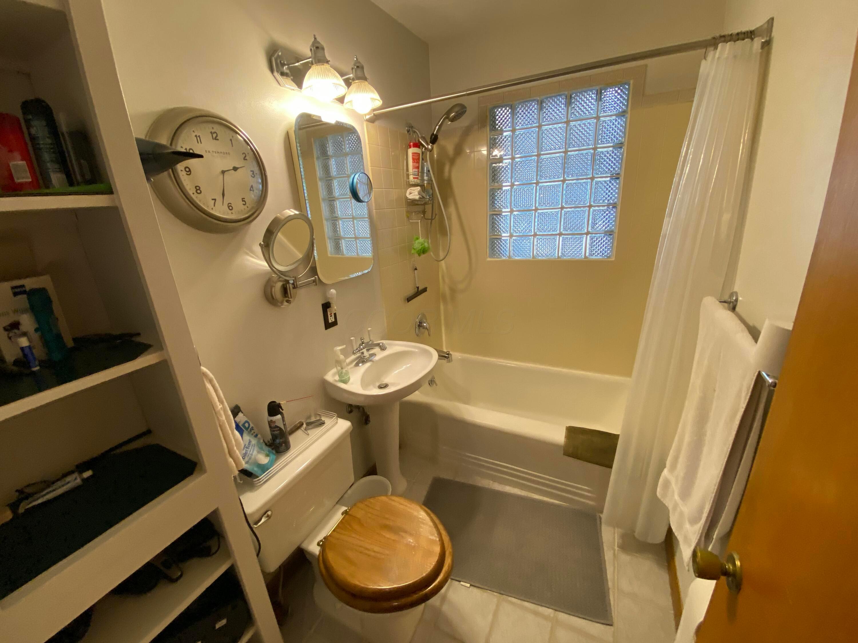 Columbus, Ohio 43214, United States, 3 Bedrooms Bedrooms, ,2 BathroomsBathrooms,Residential,Active,189373