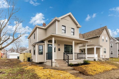 Photo of 550 E Stewart Avenue, Columbus, OH 43206 (MLS # 226005126)