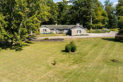 Photo of 408 Tuttle Road, Springfield, OH 45503 (MLS # 225037695)