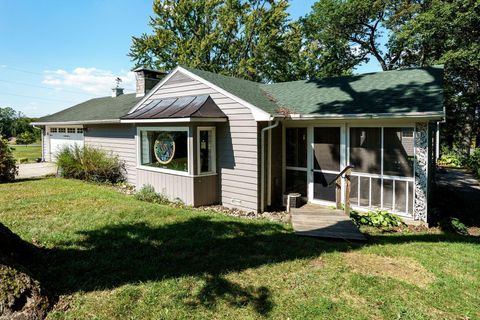 Tiny photo for 408 Tuttle Road, Springfield, OH 45503 (MLS # 225037695)