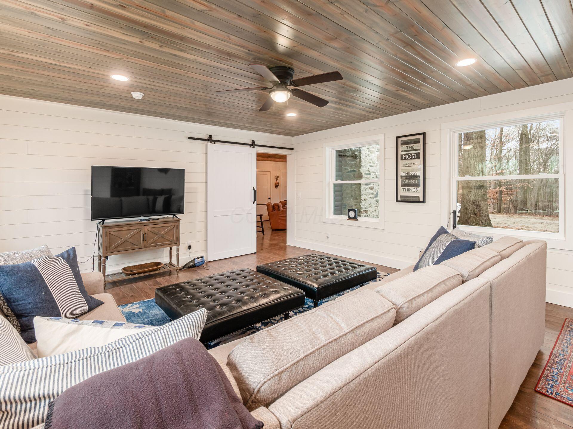 1060 Fox Lane, Sugar Grove, Ohio image 21