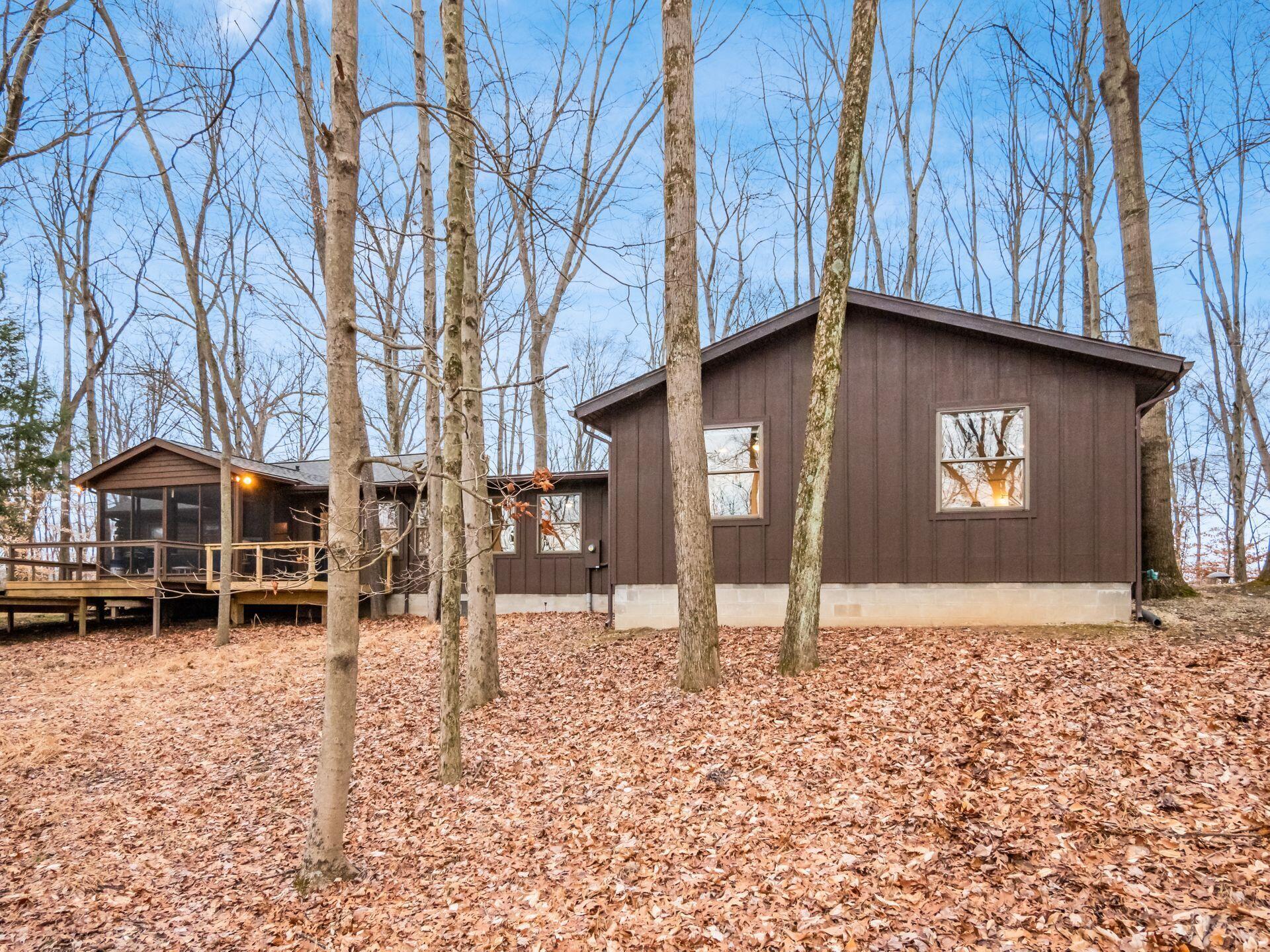 1060 Fox Lane, Sugar Grove, Ohio image 3