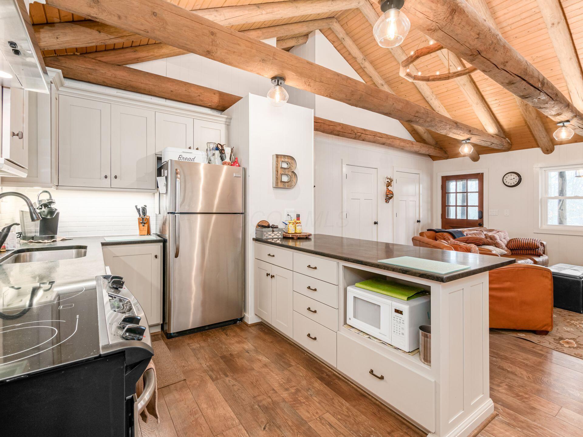 1060 Fox Lane, Sugar Grove, Ohio image 13