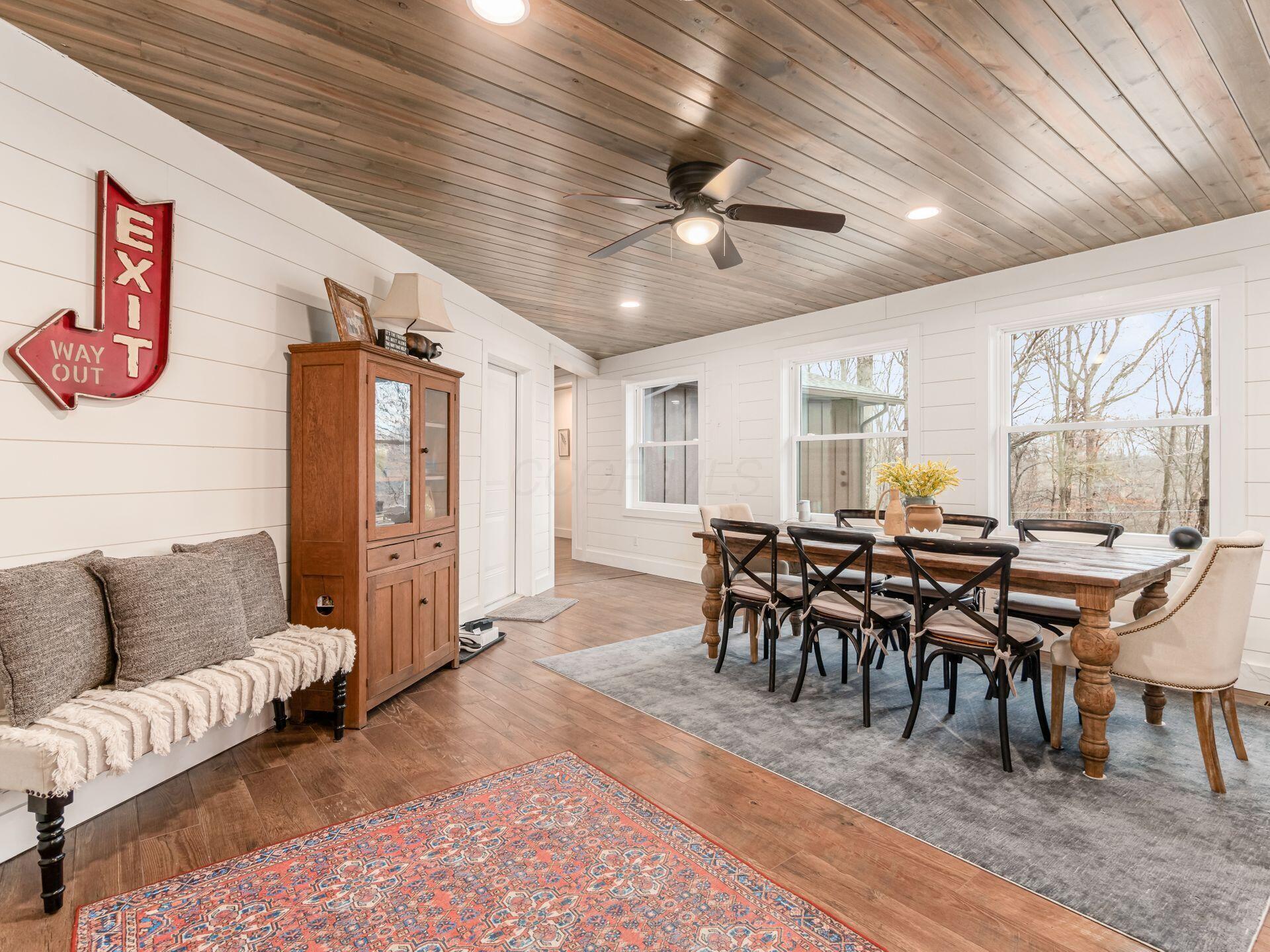 1060 Fox Lane, Sugar Grove, Ohio image 23