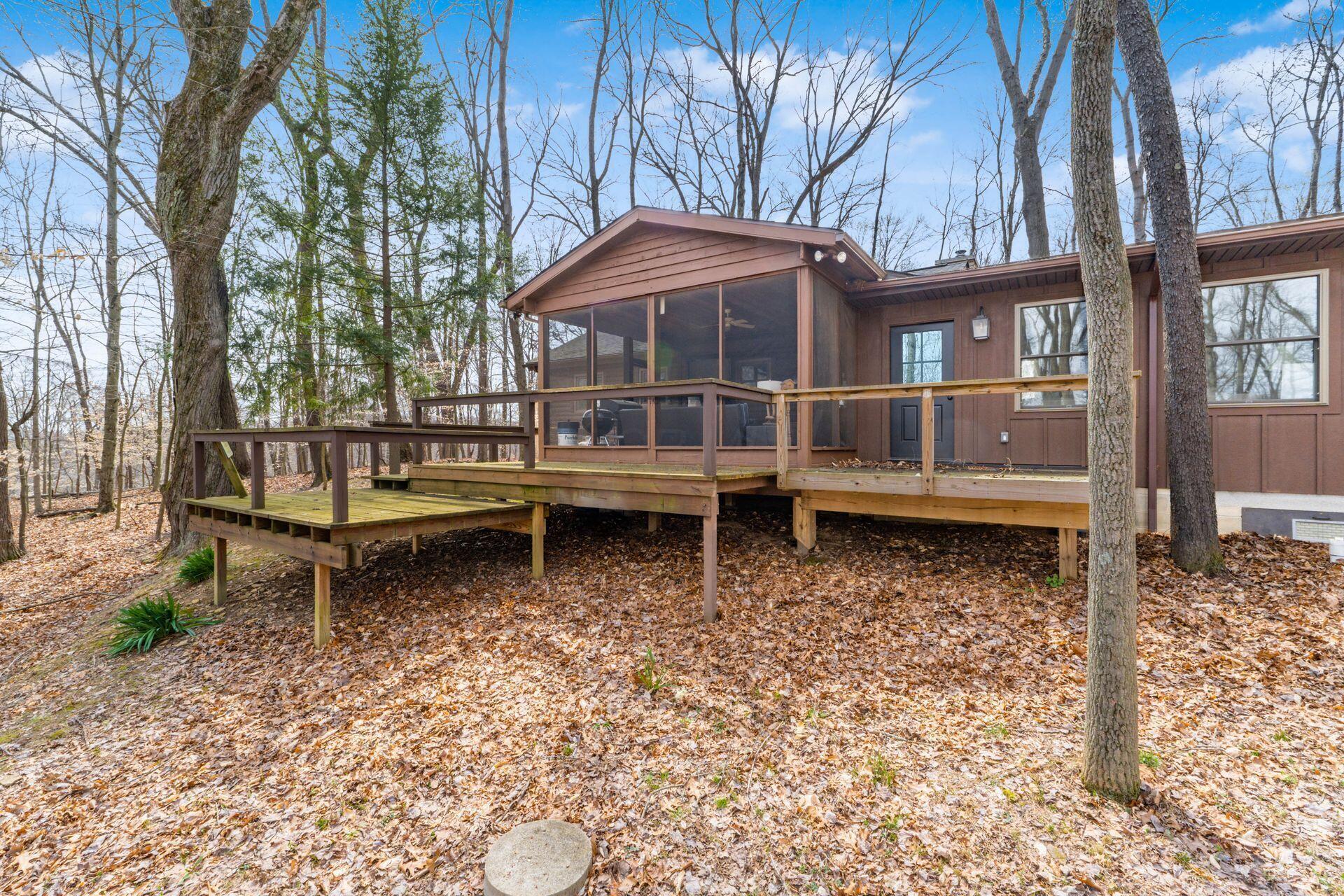 1060 Fox Lane, Sugar Grove, Ohio image 48