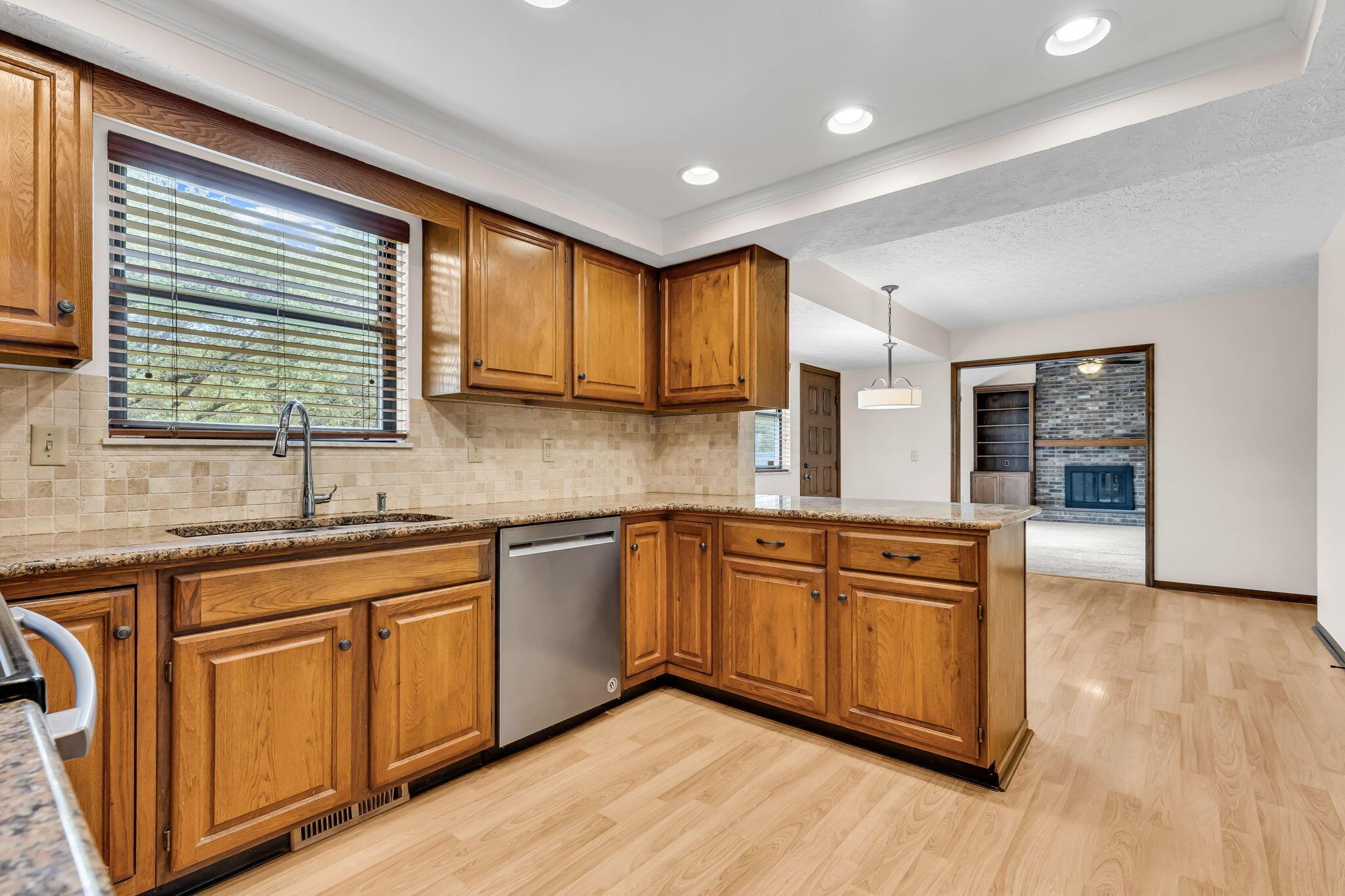 2304 Sonnington Drive, Dublin, Ohio image 10