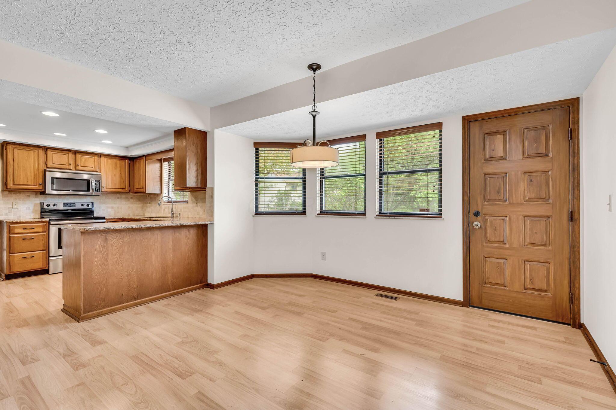 2304 Sonnington Drive, Dublin, Ohio image 12