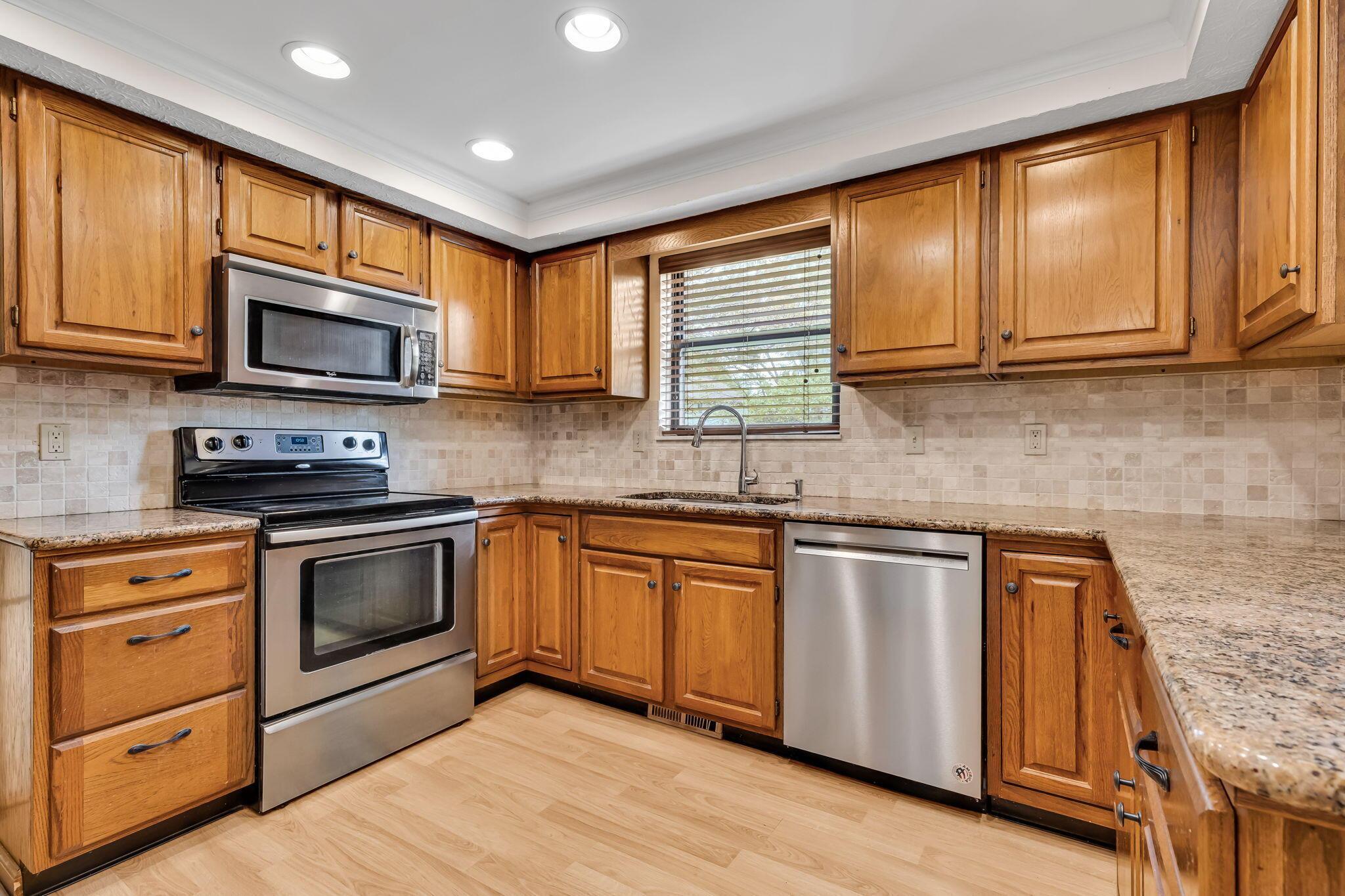 2304 Sonnington Drive, Dublin, Ohio image 7