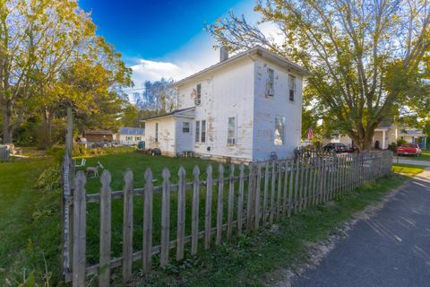Photo of 818 W Gambier Street, Mount Vernon, OH 43050 (MLS # 225039418)