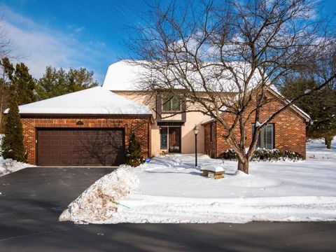 Photo of 5825 Bastille Place 69 #69, Columbus, OH 43213 (MLS # 226003231)