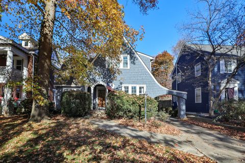 Photo of 82 Blenheim Road, Columbus, OH 43214 (MLS # 226003876)