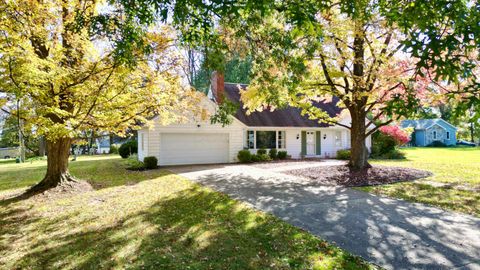 Photo of 20 Club Drive, Chillicothe, OH 45601 (MLS # 225041623)