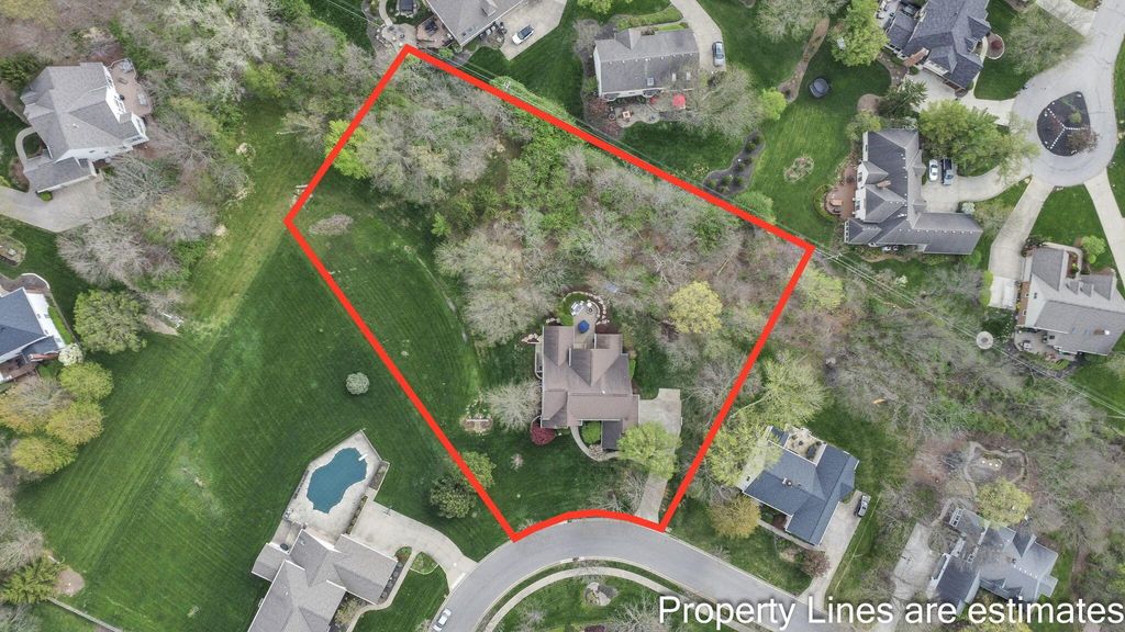 Photo of 80 Timberknoll Loop, Powell, OH 43065 (MLS # 226011949)