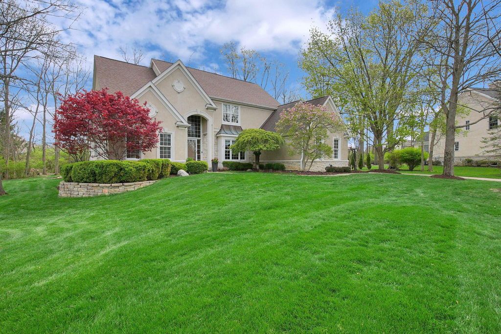 Photo of 80 Timberknoll Loop, Powell, OH 43065 (MLS # 226011949)