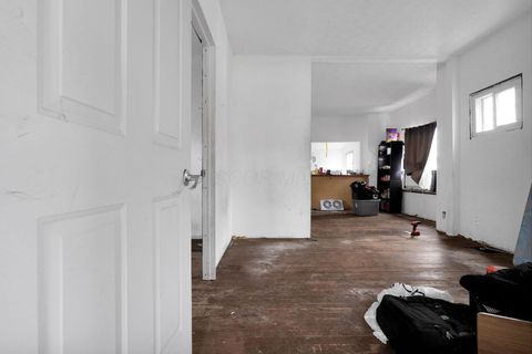 Tiny photo for 558 Maplewood Avenue, Columbus, OH 43213 (MLS # 226003517)