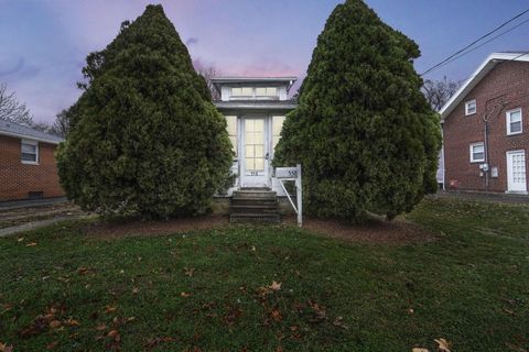 Photo of 558 Maplewood Avenue, Columbus, OH 43213 (MLS # 226003517)