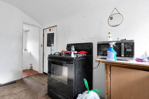 Tiny photo for 558 Maplewood Avenue, Columbus, OH 43213 (MLS # 226003517)