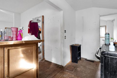 Tiny photo for 558 Maplewood Avenue, Columbus, OH 43213 (MLS # 226003517)