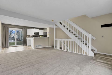 Tiny photo for 5082 Springdale Boulevard 31E #31E, Hilliard, OH 43026 (MLS # 226005958)