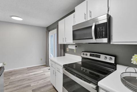 Tiny photo for 5082 Springdale Boulevard 31E #31E, Hilliard, OH 43026 (MLS # 226005958)