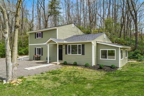 Photo of 550 Hill Road S, Pickerington, OH 43147 (MLS # 226012402)