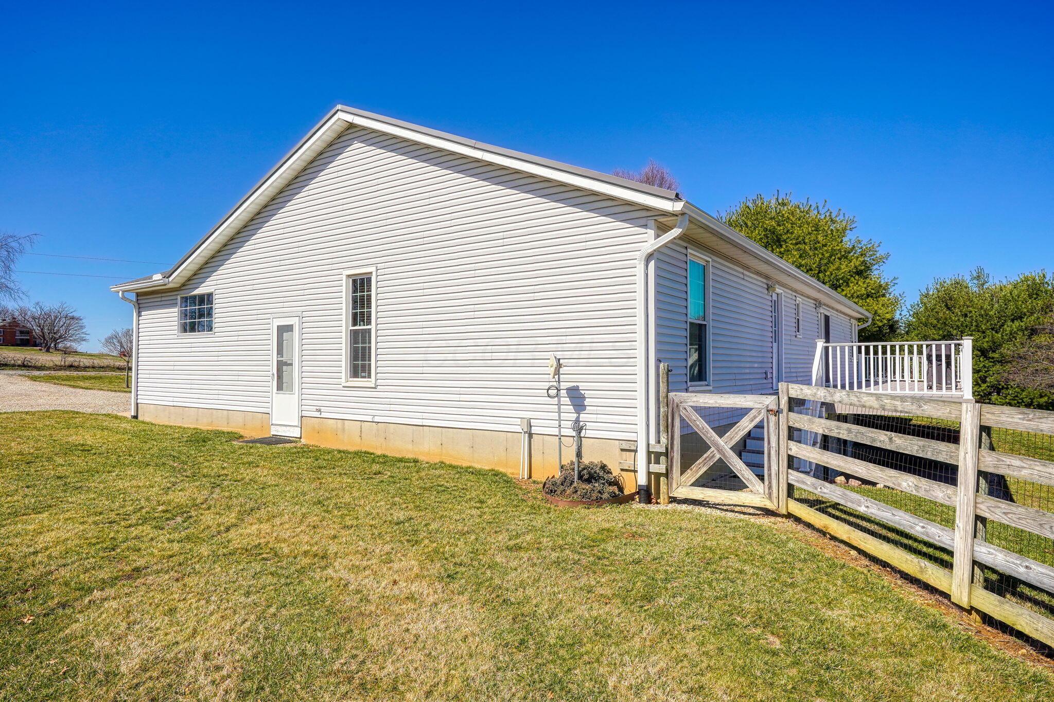 4270 Winchester Southern Road, Circleville, Ohio image 8