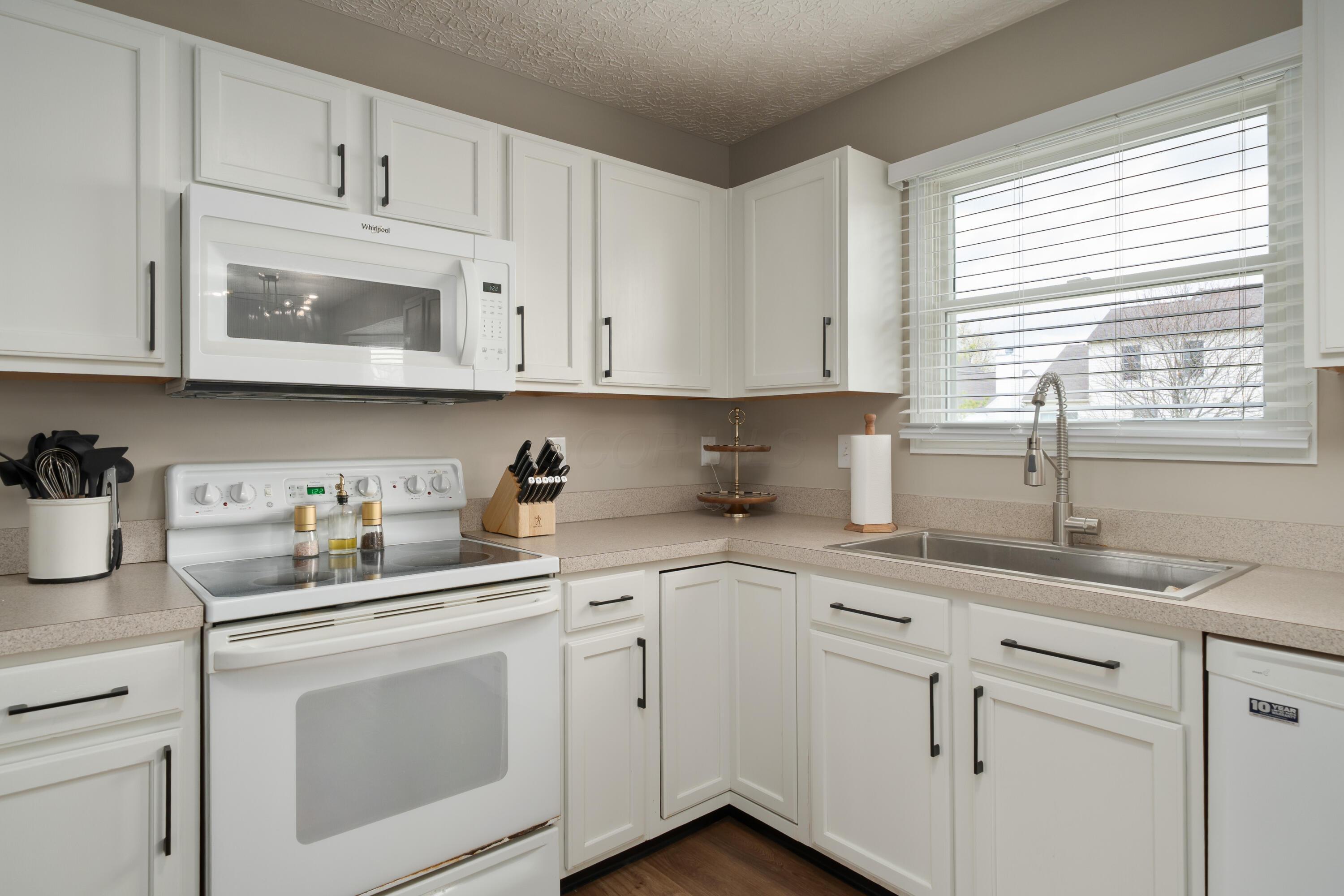5948 Weston Woods Drive, Galloway, Ohio image 14
