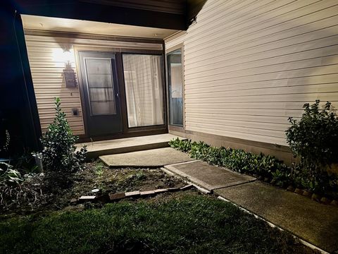 Photo of 5273 Marci Way, Columbus, OH 43228 (MLS # 225037403)
