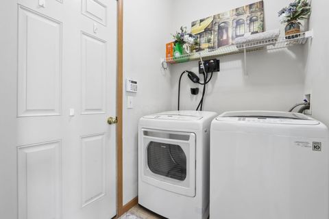 Tiny photo for 4170 Nafzger Drive, Columbus, OH 43230 (MLS # 226025529)