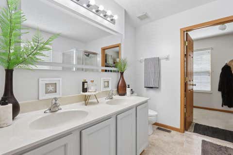 Tiny photo for 4170 Nafzger Drive, Columbus, OH 43230 (MLS # 226025529)