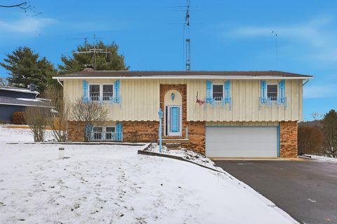 Photo of 86 North Court, Thornville, OH 43076 (MLS # 226005336)