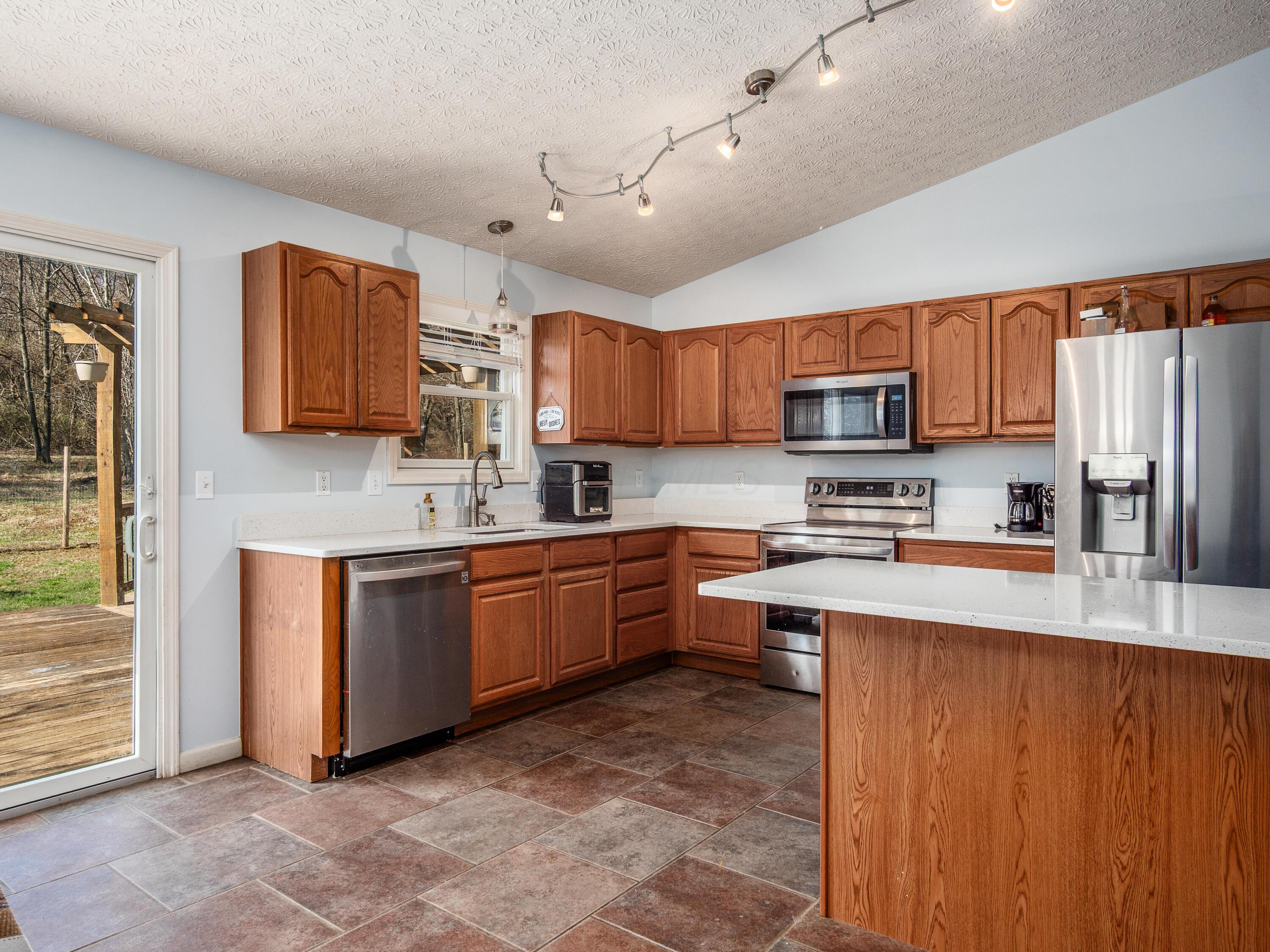 8550 Somerset Road, Thornville, Ohio image 11