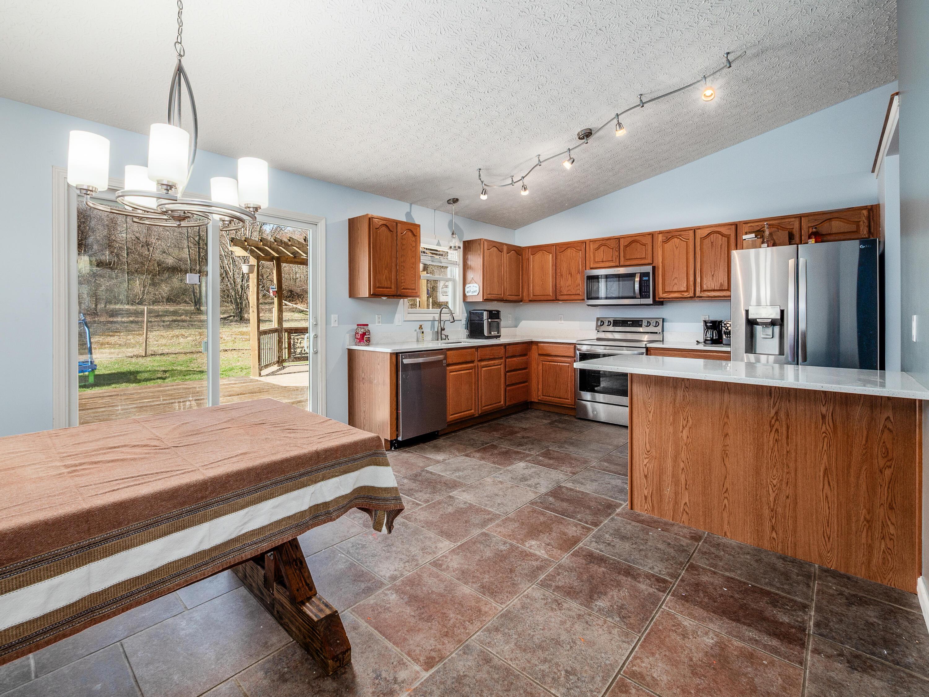 8550 Somerset Road, Thornville, Ohio image 12