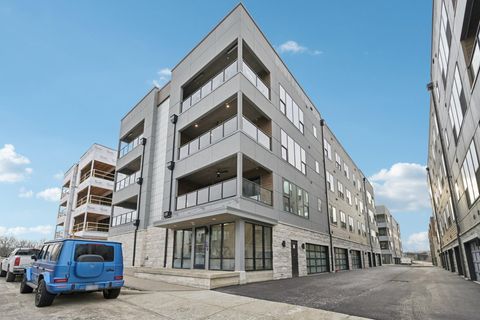 Photo of 2867 Kobuk Drive 304 #304, Columbus, OH 43228 (MLS # 225045871)