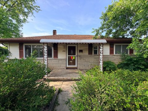 Photo of 4996 Palmetto Street, Columbus, OH 43228 (MLS # 226019419)