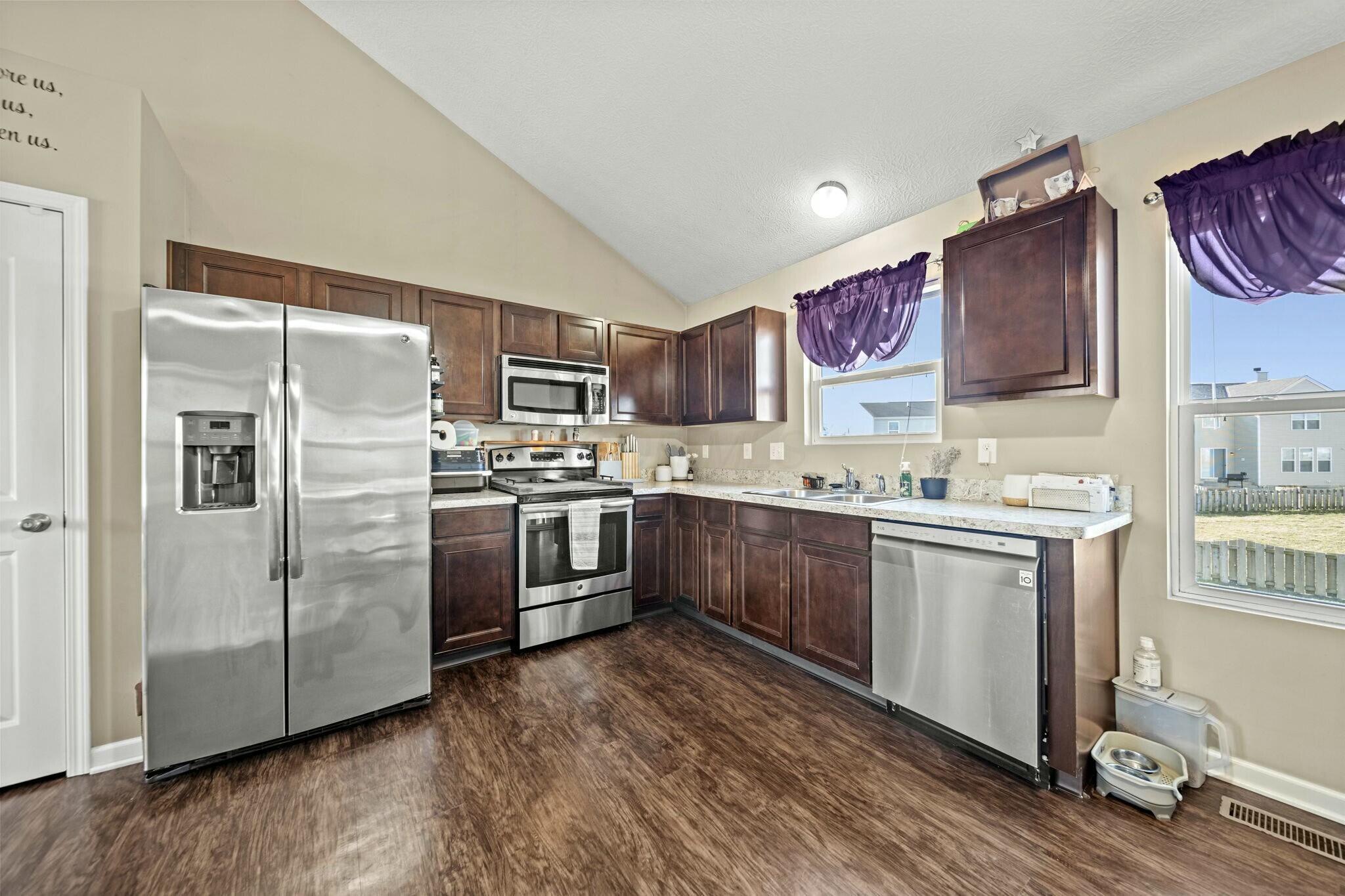 3923 Snowcreek Drive, Grove City, Ohio image 11