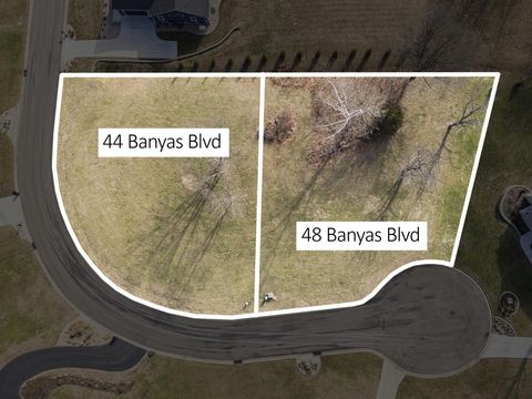 Photo of 48 Banyas Boulevard, Chillicothe, OH 45601 (MLS # 226000835)