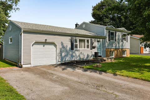 Photo of 866 Hunt Valley Drive, Reynoldsburg, OH 43068 (MLS # 226030223)