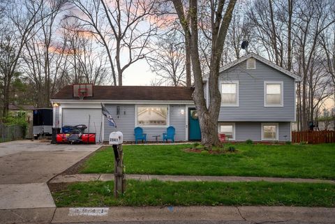 Photo of 3941 Bluebird Court, Westerville, OH 43081 (MLS # 226015343)