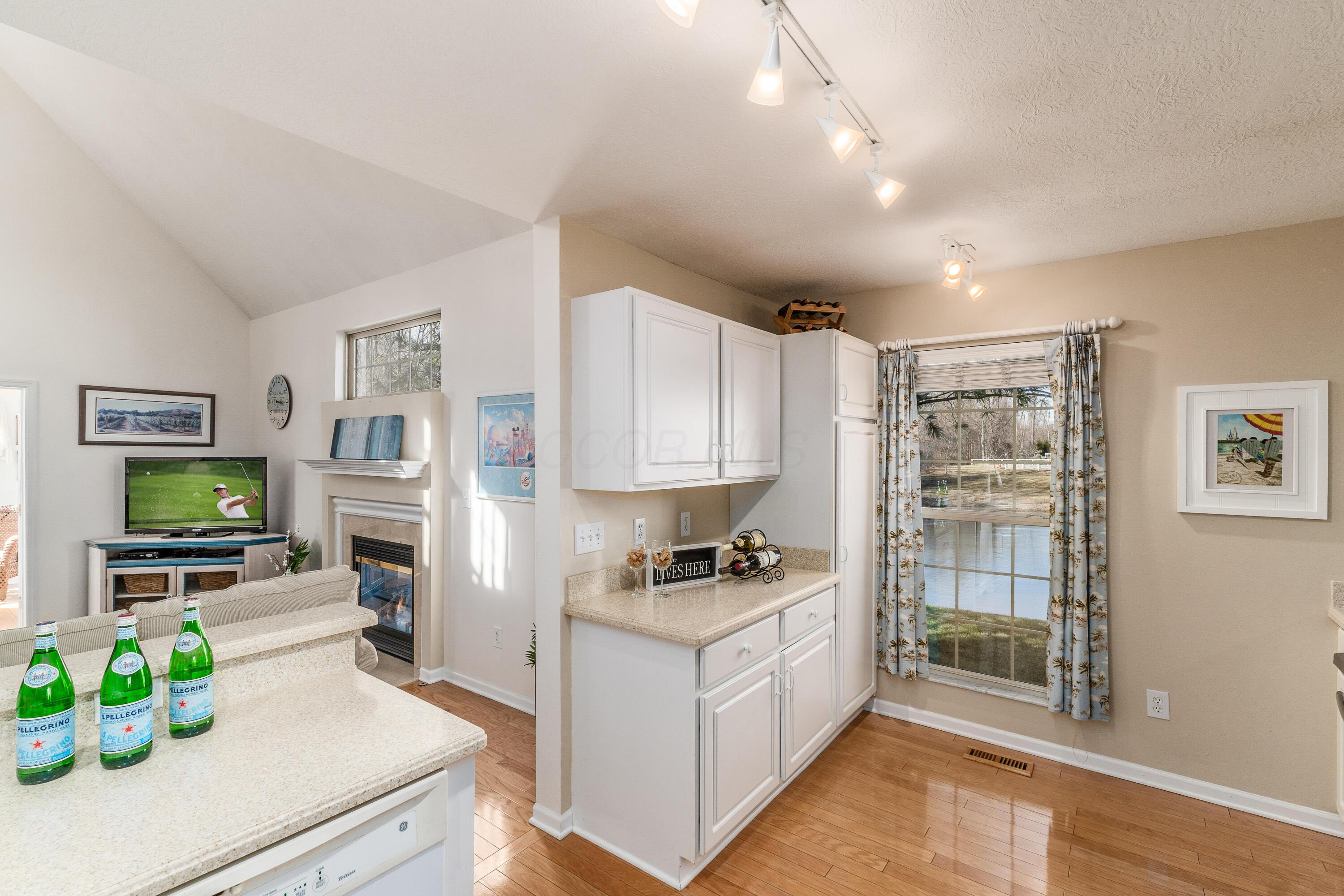 557 Village Green Loop, Westerville, Ohio image 14