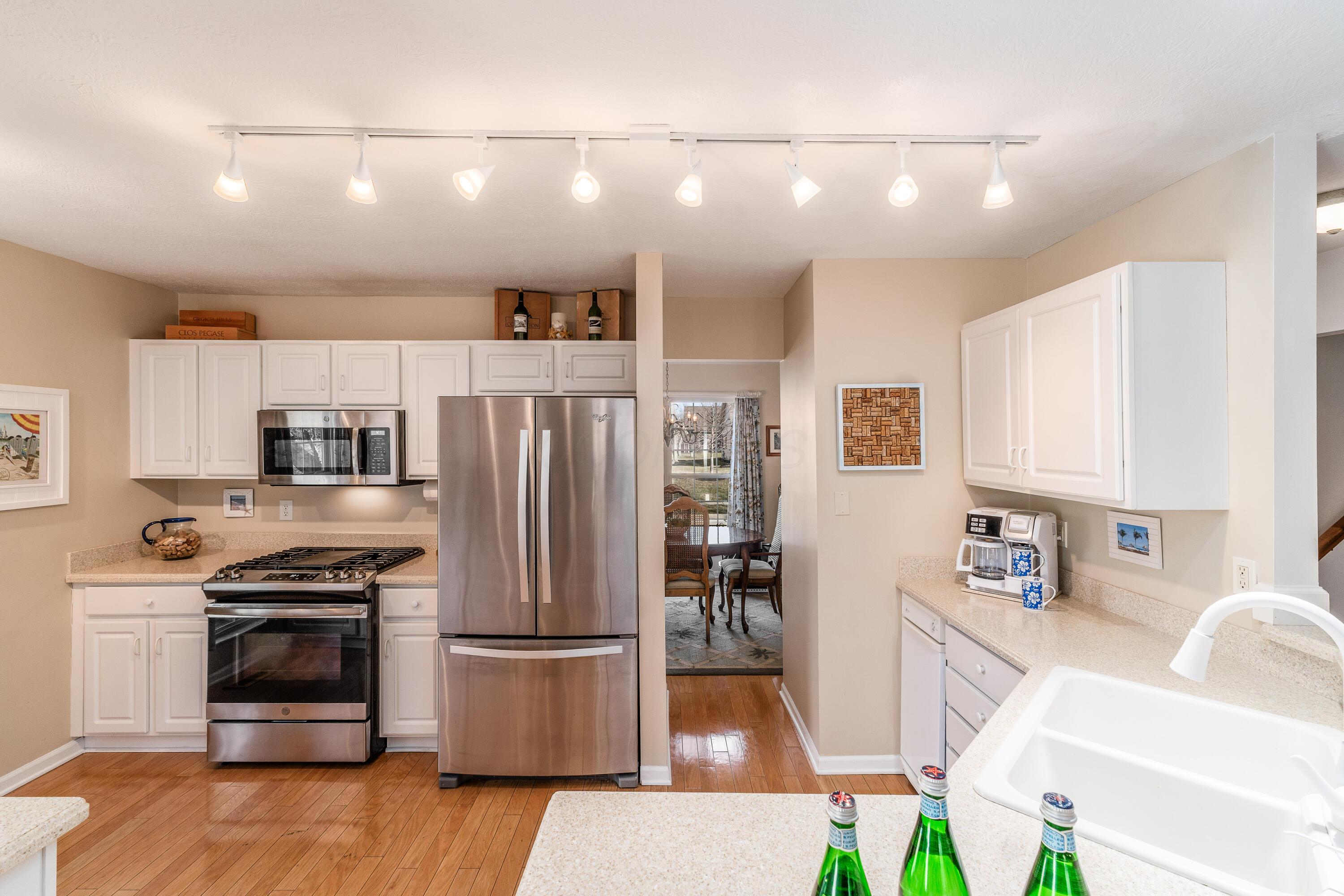 557 Village Green Loop, Westerville, Ohio image 11