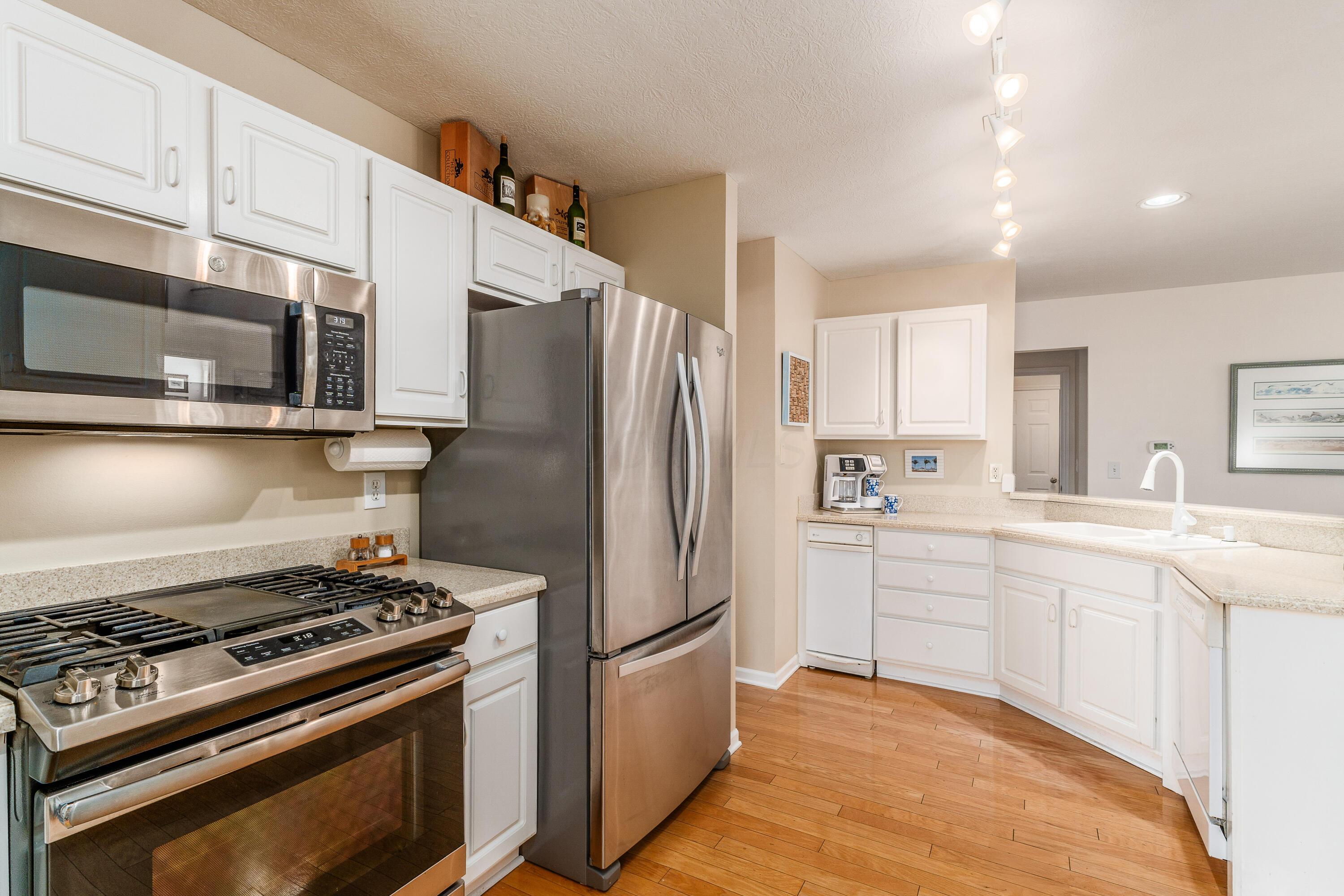 557 Village Green Loop, Westerville, Ohio image 10