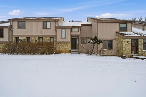 Photo of 524 Woodingham Place 3B #3B, Columbus, OH 43213 (MLS # 226005644)