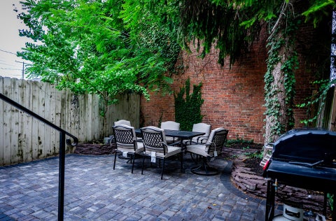 Tiny photo for 383 W Hubbard Avenue, Columbus, OH 43215 (MLS # 226037962)