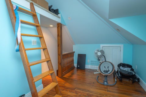Tiny photo for 383 W Hubbard Avenue, Columbus, OH 43215 (MLS # 226037962)