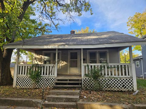 Photo of 1490 Arlington Avenue, Columbus, OH 43211 (MLS # 225043721)