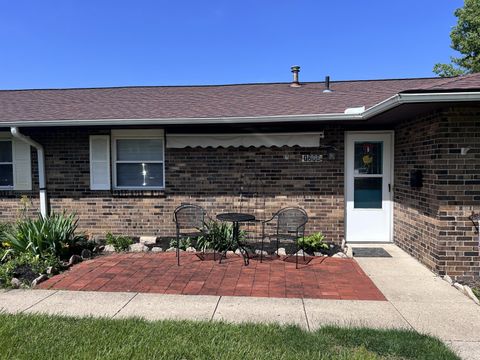 Photo of 1290 Woodbrook Lane 252 #252, Columbus, OH 43223 (MLS # 226019411)