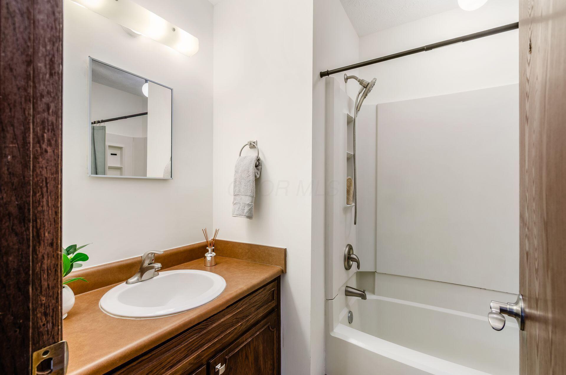 1672 Flat Rock Court, Columbus, Ohio image 32