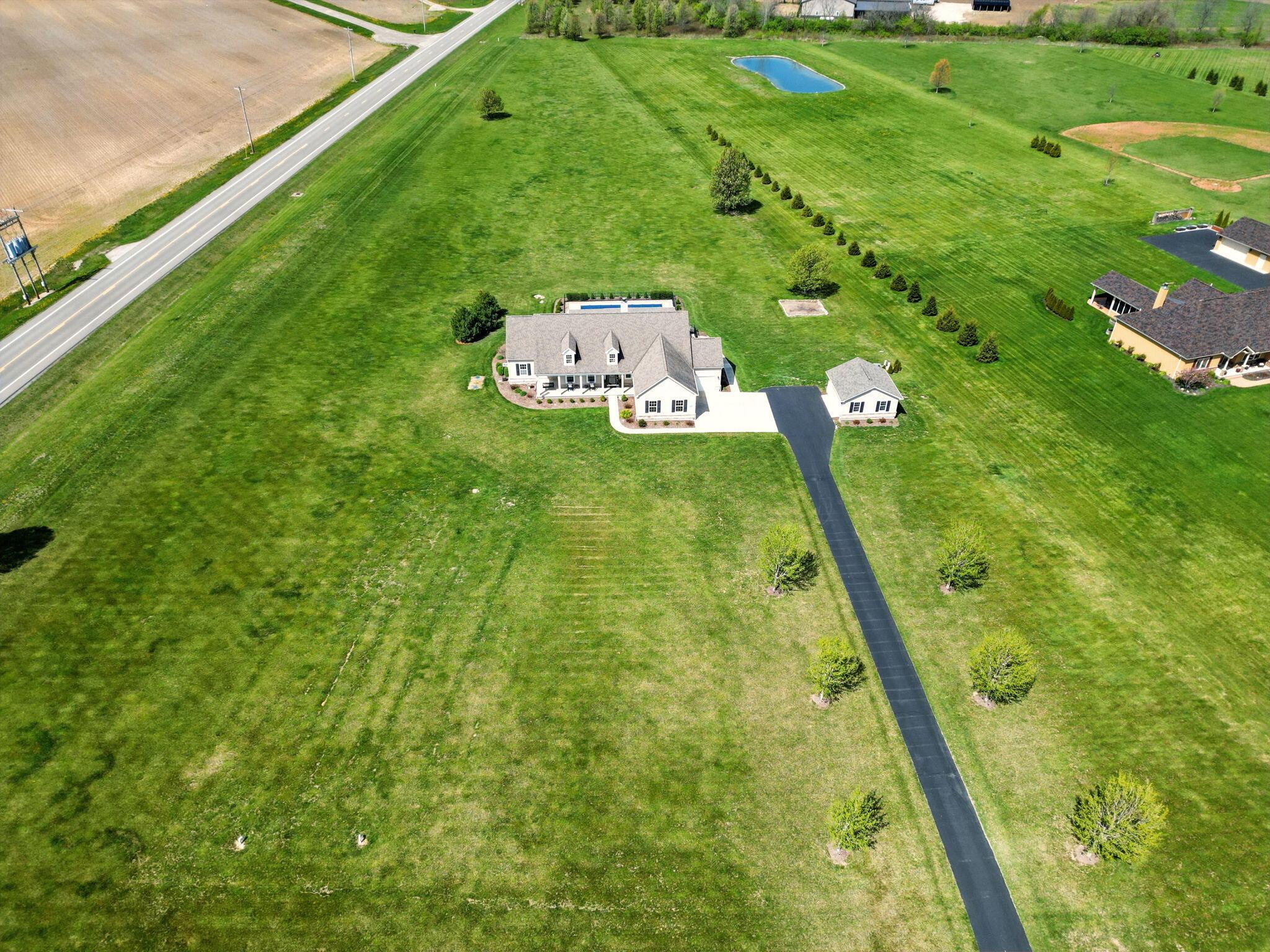 4201 Abbey Chase Court, Hilliard, Ohio image 1